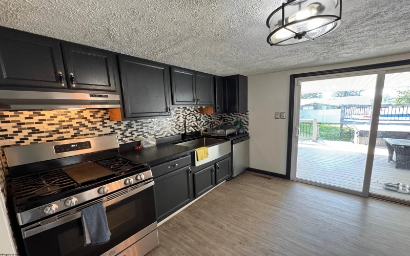 122 Parkview Drive, Westover, West Virginia 26501, 3 Bedrooms Bedrooms, 6 Rooms Rooms,1 BathroomBathrooms,Single Family Detached,For Sale,Parkview,10161128