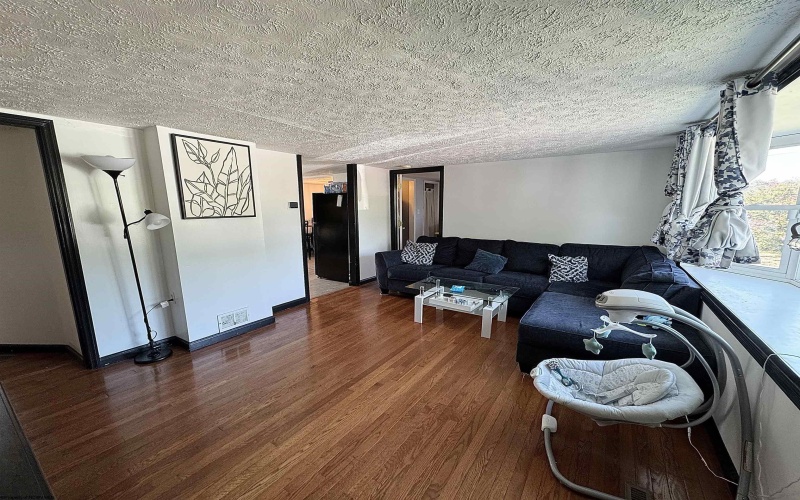 122 Parkview Drive, Westover, West Virginia 26501, 3 Bedrooms Bedrooms, 6 Rooms Rooms,1 BathroomBathrooms,Single Family Detached,For Sale,Parkview,10161128