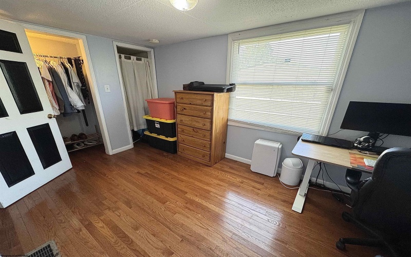 122 Parkview Drive, Westover, West Virginia 26501, 3 Bedrooms Bedrooms, 6 Rooms Rooms,1 BathroomBathrooms,Single Family Detached,For Sale,Parkview,10161128