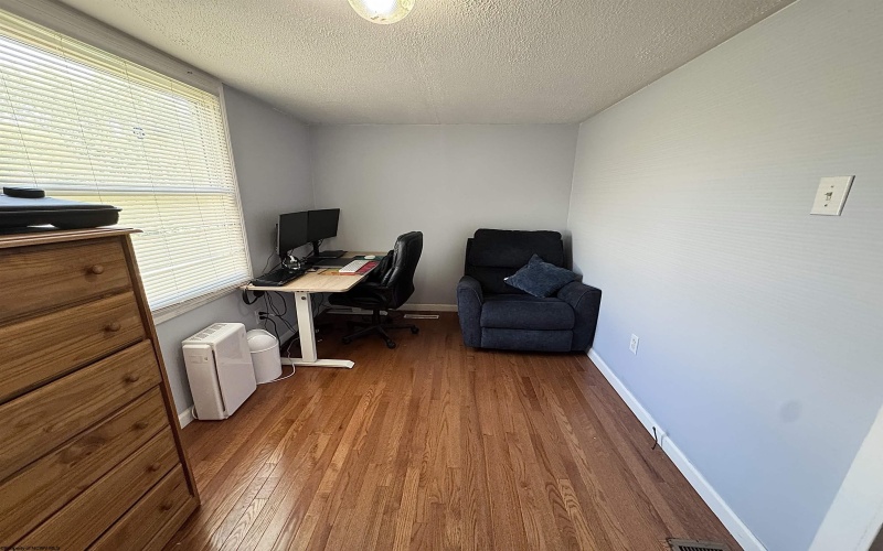 122 Parkview Drive, Westover, West Virginia 26501, 3 Bedrooms Bedrooms, 6 Rooms Rooms,1 BathroomBathrooms,Single Family Detached,For Sale,Parkview,10161128