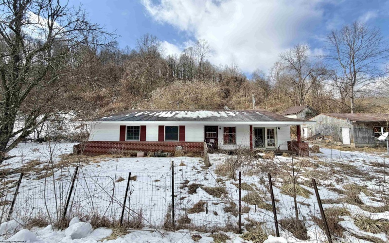 3938 Saint Clara Road, Alum Bridge, West Virginia 26321, 4 Bedrooms Bedrooms, 7 Rooms Rooms,2 BathroomsBathrooms,Single Family Detached,For Sale,Saint Clara,10163370