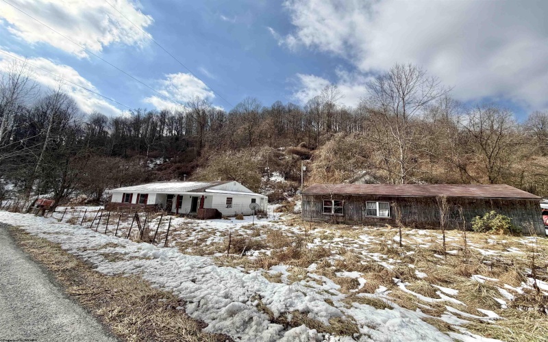 3938 Saint Clara Road, Alum Bridge, West Virginia 26321, 4 Bedrooms Bedrooms, 7 Rooms Rooms,2 BathroomsBathrooms,Single Family Detached,For Sale,Saint Clara,10163370