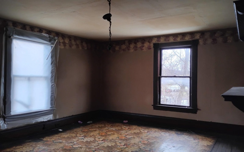 620 Park Avenue, Fairmont, West Virginia 26554, 3 Bedrooms Bedrooms, 8 Rooms Rooms,1 BathroomBathrooms,Single Family Detached,For Sale,Park,10163378