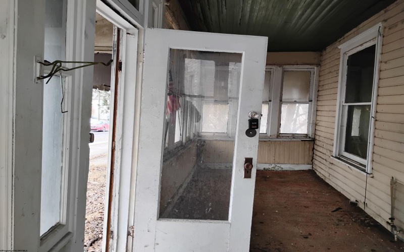 620 Park Avenue, Fairmont, West Virginia 26554, 3 Bedrooms Bedrooms, 8 Rooms Rooms,1 BathroomBathrooms,Single Family Detached,For Sale,Park,10163378