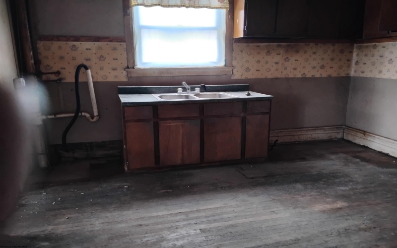 620 Park Avenue, Fairmont, West Virginia 26554, 3 Bedrooms Bedrooms, 8 Rooms Rooms,1 BathroomBathrooms,Single Family Detached,For Sale,Park,10163378