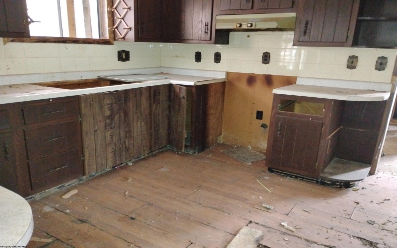 2291 Locust Avenue, Fairmont, West Virginia 26554, 2 Bedrooms Bedrooms, 5 Rooms Rooms,1 BathroomBathrooms,Single Family Detached,For Sale,Locust,10163379