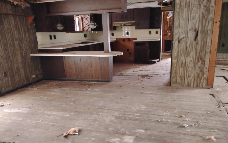 2291 Locust Avenue, Fairmont, West Virginia 26554, 2 Bedrooms Bedrooms, 5 Rooms Rooms,1 BathroomBathrooms,Single Family Detached,For Sale,Locust,10163379