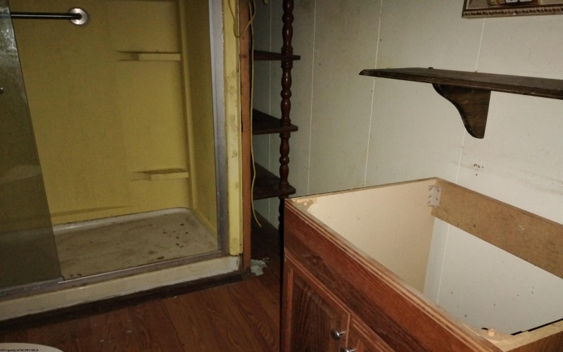 2291 Locust Avenue, Fairmont, West Virginia 26554, 2 Bedrooms Bedrooms, 5 Rooms Rooms,1 BathroomBathrooms,Single Family Detached,For Sale,Locust,10163379