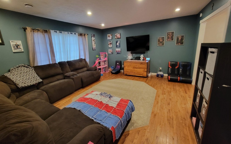 1810 Bunker Avenue, Fairmont, West Virginia 26554, 3 Bedrooms Bedrooms, 7 Rooms Rooms,2 BathroomsBathrooms,Single Family Detached,For Sale,Bunker,10163389