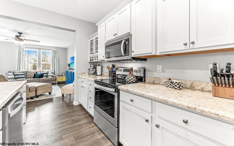 415 Turquoise Lane, Morgantown, West Virginia 26508, 3 Bedrooms Bedrooms, 7 Rooms Rooms,3 BathroomsBathrooms,Single Family Attached,For Sale,Turquoise,10163388