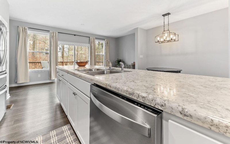 415 Turquoise Lane, Morgantown, West Virginia 26508, 3 Bedrooms Bedrooms, 7 Rooms Rooms,3 BathroomsBathrooms,Single Family Attached,For Sale,Turquoise,10163388