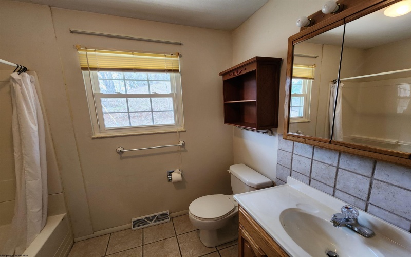 66 Whaley Lane, Clarksburg, West Virginia 26301, 4 Bedrooms Bedrooms, 9 Rooms Rooms,2 BathroomsBathrooms,Single Family Detached,For Sale,Whaley,10163383