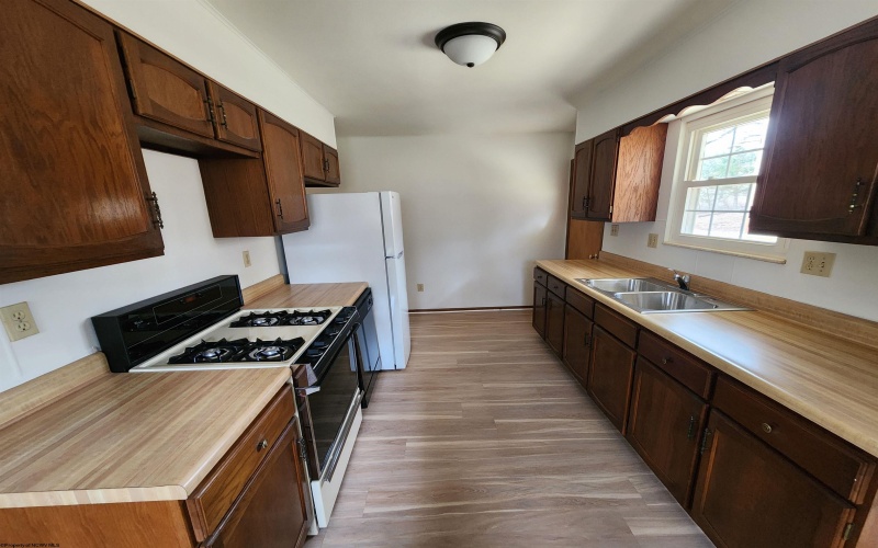 66 Whaley Lane, Clarksburg, West Virginia 26301, 4 Bedrooms Bedrooms, 9 Rooms Rooms,2 BathroomsBathrooms,Single Family Detached,For Sale,Whaley,10163383