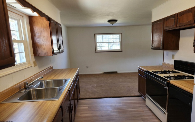 66 Whaley Lane, Clarksburg, West Virginia 26301, 4 Bedrooms Bedrooms, 9 Rooms Rooms,2 BathroomsBathrooms,Single Family Detached,For Sale,Whaley,10163383