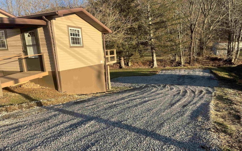 632 Berlin Road, Weston, West Virginia 26452, 3 Bedrooms Bedrooms, 7 Rooms Rooms,1 BathroomBathrooms,Single Family Detached,For Sale,Berlin,10163391 632 Berlin Road, Weston, West Virginia 26452, 3 Bedrooms Bedrooms, 7 Rooms Rooms,1 BathroomBathrooms,Single Family Detached,For Sale,Berlin,10163391