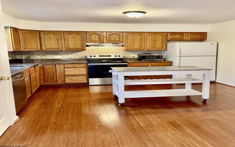 32 Fairway Drive, Mount Clare, West Virginia 26408, 3 Bedrooms Bedrooms, 7 Rooms Rooms,2 BathroomsBathrooms,Single Family Attached,For Sale,Fairway,10163400