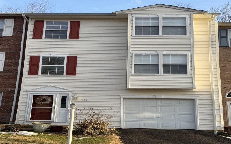 32 Fairway Drive, Mount Clare, West Virginia 26408, 3 Bedrooms Bedrooms, 7 Rooms Rooms,2 BathroomsBathrooms,Single Family Attached,For Sale,Fairway,10163400