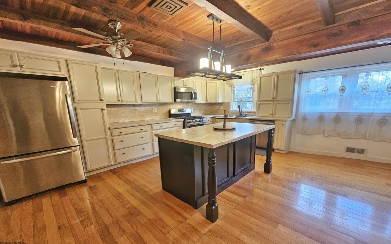 518 Hillcrest Circle, Bridgeport, West Virginia 26330, 3 Bedrooms Bedrooms, 7 Rooms Rooms,2 BathroomsBathrooms,Single Family Detached,For Sale,Hillcrest,10163409 518 Hillcrest Circle, Bridgeport, West Virginia 26330, 3 Bedrooms Bedrooms, 7 Rooms Rooms,2 BathroomsBathrooms,Single Family Detached,For Sale,Hillcrest,10163409