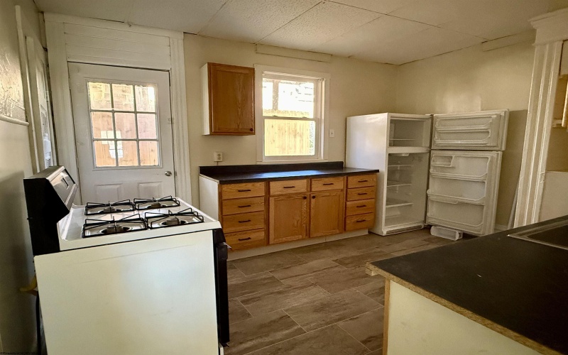 1005 Locust Avenue, Fairmont, West Virginia 26554, ,Multi-unit/income,For Sale,Locust,10163417