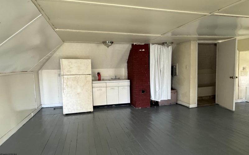 1005 Locust Avenue, Fairmont, West Virginia 26554, ,Multi-unit/income,For Sale,Locust,10163417