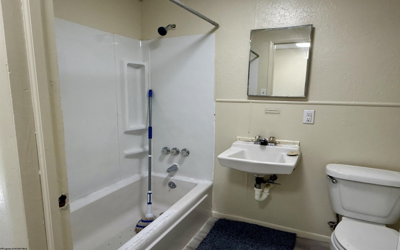 1005 Locust Avenue, Fairmont, West Virginia 26554, ,Multi-unit/income,For Sale,Locust,10163417