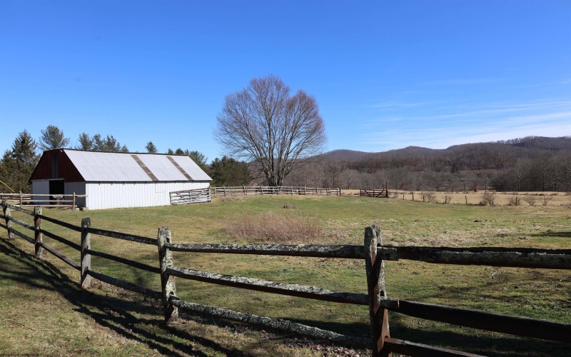 561 Creed Isner Road, Kerens, West Virginia 26276, 4 Bedrooms Bedrooms, 10 Rooms Rooms,2 BathroomsBathrooms,Single Family Detached,For Sale,Creed Isner,10163420