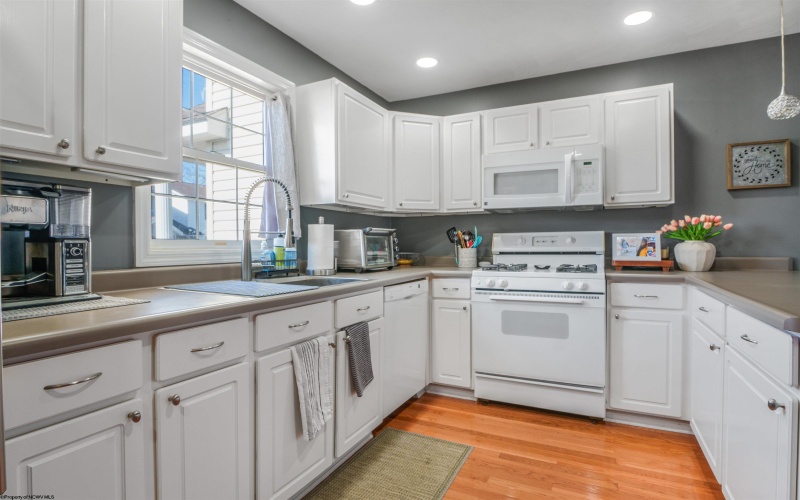 4030 Pinehurst Drive, Morgantown, West Virginia 26505, 2 Bedrooms Bedrooms, 5 Rooms Rooms,2 BathroomsBathrooms,Single Family Attached,For Sale,Pinehurst,10163422