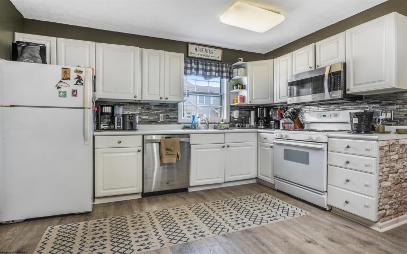 4043 Pinehurst Drive, Morgantown, West Virginia 26505, 3 Bedrooms Bedrooms, 6 Rooms Rooms,2 BathroomsBathrooms,Single Family Attached,For Sale,Pinehurst,10163423 4043 Pinehurst Drive, Morgantown, West Virginia 26505, 3 Bedrooms Bedrooms, 6 Rooms Rooms,2 BathroomsBathrooms,Single Family Attached,For Sale,Pinehurst,10163423