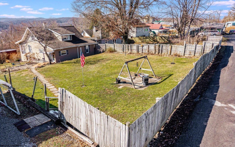 139 Knotts Avenue, Grafton, West Virginia 26354, 3 Bedrooms Bedrooms, 8 Rooms Rooms,2 BathroomsBathrooms,Single Family Detached,For Sale,Knotts,10163425