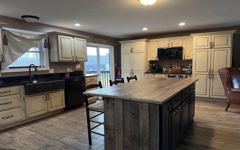 1544 Tulip Lane, Fairmont, West Virginia 26554, 4 Bedrooms Bedrooms, 9 Rooms Rooms,3 BathroomsBathrooms,Single Family Detached,For Sale,Tulip,10163431 1544 Tulip Lane, Fairmont, West Virginia 26554, 4 Bedrooms Bedrooms, 9 Rooms Rooms,3 BathroomsBathrooms,Single Family Detached,For Sale,Tulip,10163431