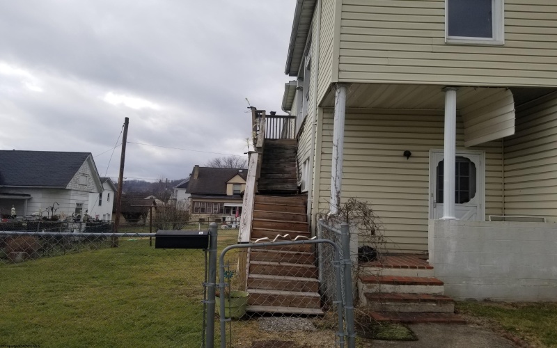 653 Mulberry Avenue, Clarksburg, West Virginia 26301, ,Multi-unit/income,For Sale,Mulberry,10163358