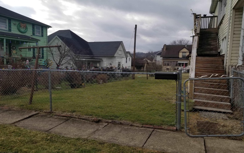 653 Mulberry Avenue, Clarksburg, West Virginia 26301, ,Multi-unit/income,For Sale,Mulberry,10163358