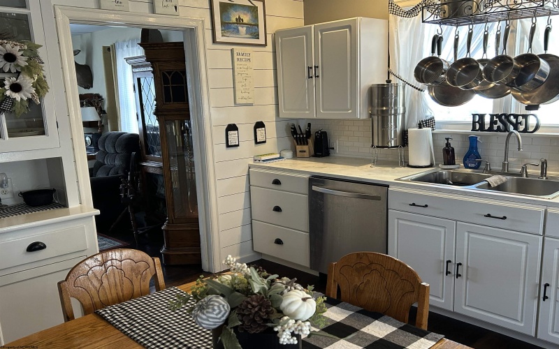 1117 Fleming Avenue, Fairmont, West Virginia 26554, 2 Bedrooms Bedrooms, 5 Rooms Rooms,1 BathroomBathrooms,Single Family Detached,For Sale,Fleming,10163430