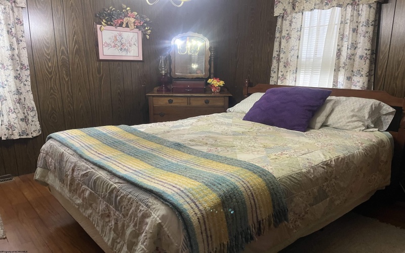 611 Broad Street, Weston, West Virginia 26452, 2 Bedrooms Bedrooms, 5 Rooms Rooms,1 BathroomBathrooms,Single Family Detached,For Sale,Broad,10163456