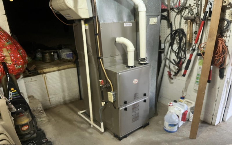 611 Broad Street, Weston, West Virginia 26452, 2 Bedrooms Bedrooms, 5 Rooms Rooms,1 BathroomBathrooms,Single Family Detached,For Sale,Broad,10163456