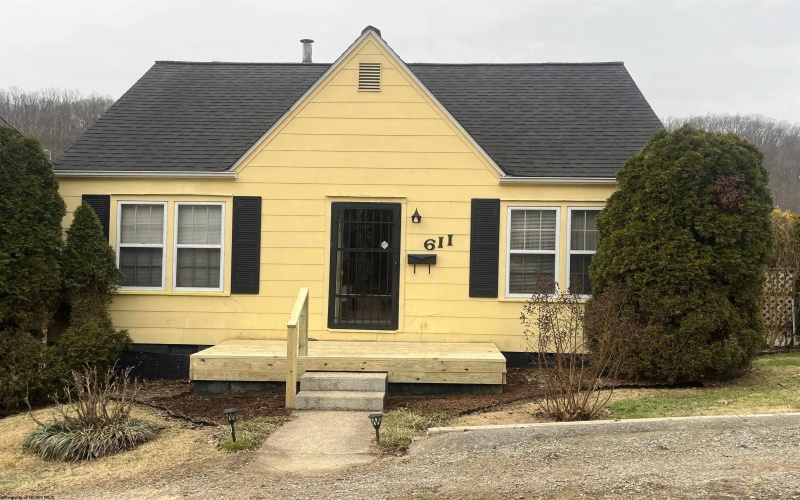 611 Broad Street, Weston, West Virginia 26452, 2 Bedrooms Bedrooms, 5 Rooms Rooms,1 BathroomBathrooms,Single Family Detached,For Sale,Broad,10163456
