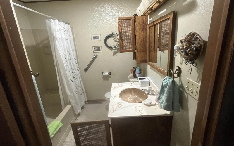 611 Broad Street, Weston, West Virginia 26452, 2 Bedrooms Bedrooms, 5 Rooms Rooms,1 BathroomBathrooms,Single Family Detached,For Sale,Broad,10163456