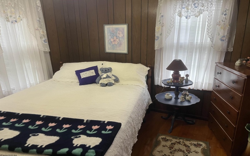 611 Broad Street, Weston, West Virginia 26452, 2 Bedrooms Bedrooms, 5 Rooms Rooms,1 BathroomBathrooms,Single Family Detached,For Sale,Broad,10163456