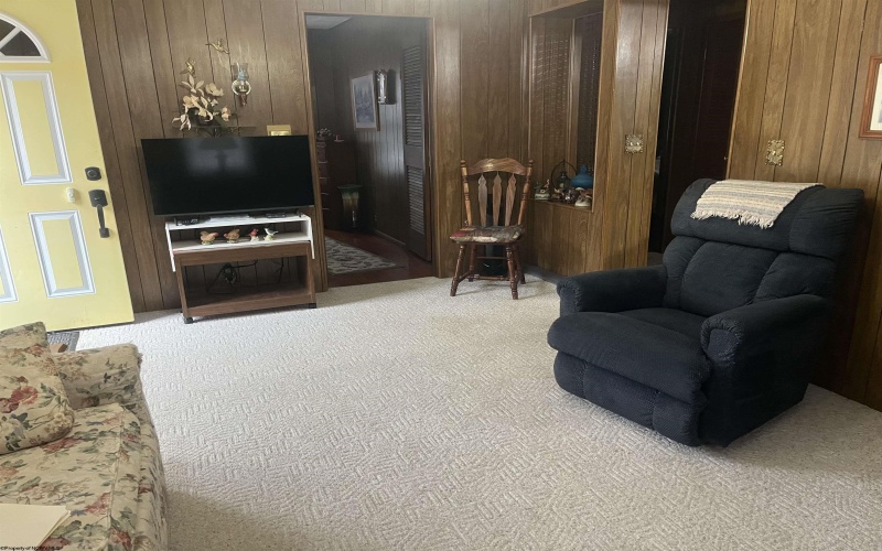 611 Broad Street, Weston, West Virginia 26452, 2 Bedrooms Bedrooms, 5 Rooms Rooms,1 BathroomBathrooms,Single Family Detached,For Sale,Broad,10163456