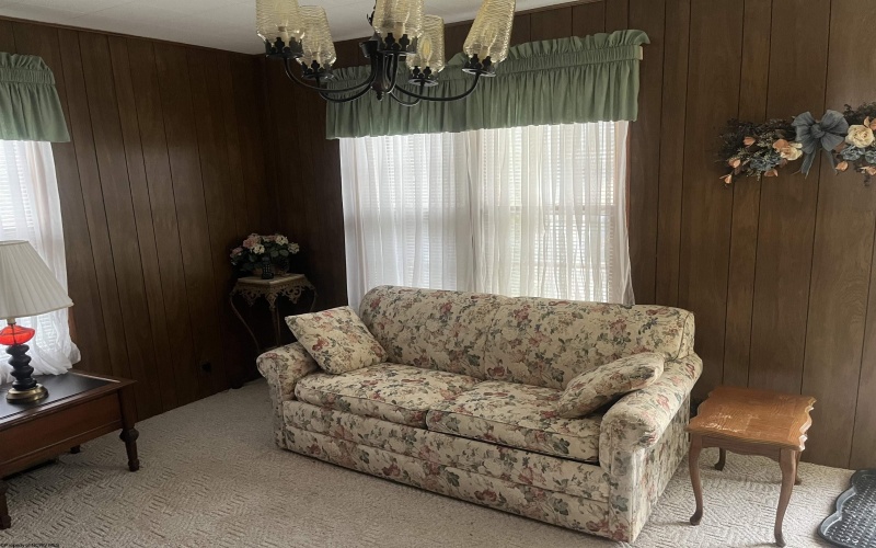 611 Broad Street, Weston, West Virginia 26452, 2 Bedrooms Bedrooms, 5 Rooms Rooms,1 BathroomBathrooms,Single Family Detached,For Sale,Broad,10163456