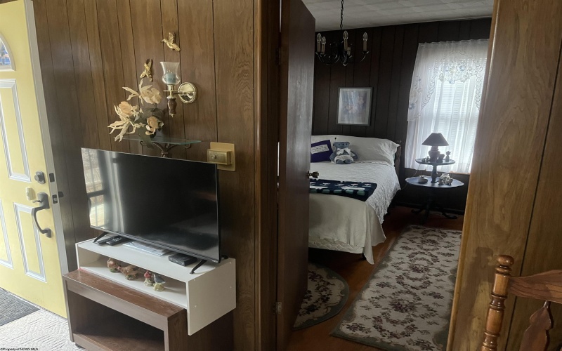 611 Broad Street, Weston, West Virginia 26452, 2 Bedrooms Bedrooms, 5 Rooms Rooms,1 BathroomBathrooms,Single Family Detached,For Sale,Broad,10163456