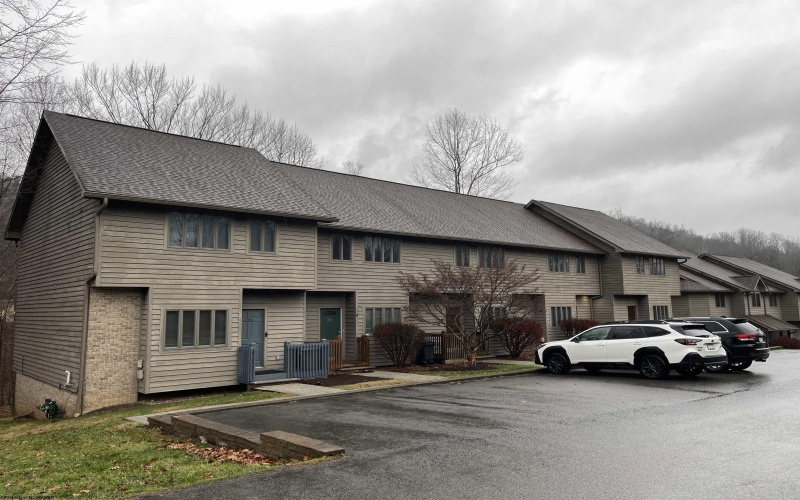 206 Aaron Smith Drive, Bridgeport, West Virginia 26330, 3 Bedrooms Bedrooms, 5 Rooms Rooms,3 BathroomsBathrooms,Residential Rentals,For Rent,Aaron Smith,10163453