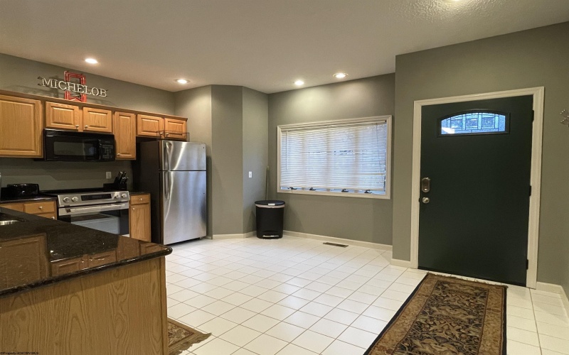 206 Aaron Smith Drive, Bridgeport, West Virginia 26330, 3 Bedrooms Bedrooms, 5 Rooms Rooms,3 BathroomsBathrooms,Residential Rentals,For Rent,Aaron Smith,10163453