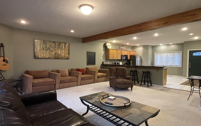 206 Aaron Smith Drive, Bridgeport, West Virginia 26330, 3 Bedrooms Bedrooms, 5 Rooms Rooms,3 BathroomsBathrooms,Residential Rentals,For Rent,Aaron Smith,10163453