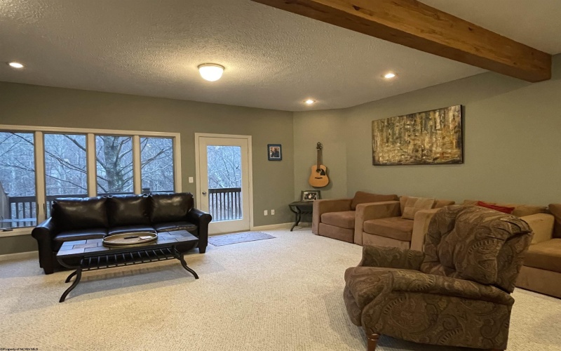 206 Aaron Smith Drive, Bridgeport, West Virginia 26330, 3 Bedrooms Bedrooms, 5 Rooms Rooms,3 BathroomsBathrooms,Residential Rentals,For Rent,Aaron Smith,10163453