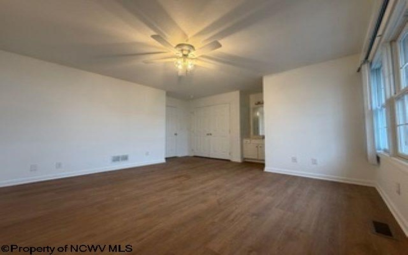 808 Carmell Court, Morgantown, West Virginia 26505, 3 Bedrooms Bedrooms, 6 Rooms Rooms,3 BathroomsBathrooms,Residential Rentals,For Rent,Carmell,10163460