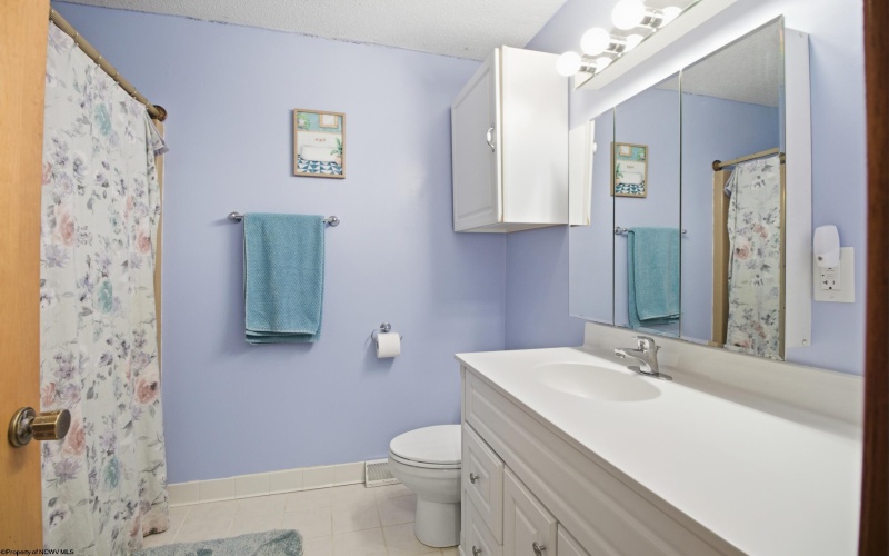 165 Winding Way, Clarksburg, West Virginia 26330, 3 Bedrooms Bedrooms, 9 Rooms Rooms,2 BathroomsBathrooms,Single Family Detached,For Sale,Winding,10163464