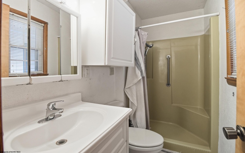 165 Winding Way, Clarksburg, West Virginia 26330, 3 Bedrooms Bedrooms, 9 Rooms Rooms,2 BathroomsBathrooms,Single Family Detached,For Sale,Winding,10163464