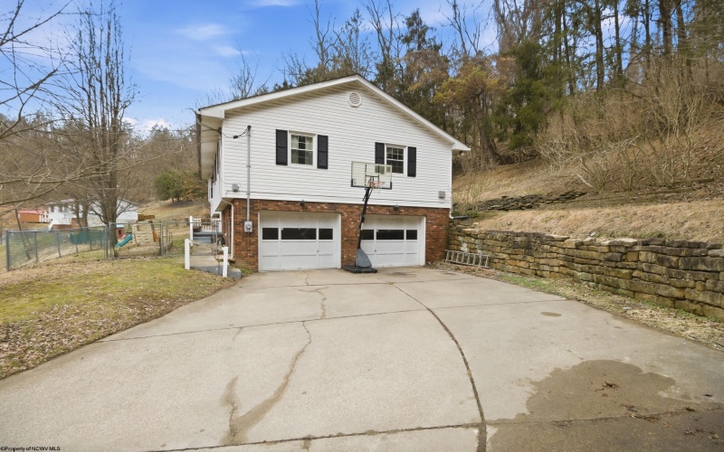 165 Winding Way, Clarksburg, West Virginia 26330, 3 Bedrooms Bedrooms, 9 Rooms Rooms,2 BathroomsBathrooms,Single Family Detached,For Sale,Winding,10163464