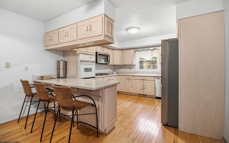 165 Winding Way, Clarksburg, West Virginia 26330, 3 Bedrooms Bedrooms, 9 Rooms Rooms,2 BathroomsBathrooms,Single Family Detached,For Sale,Winding,10163464